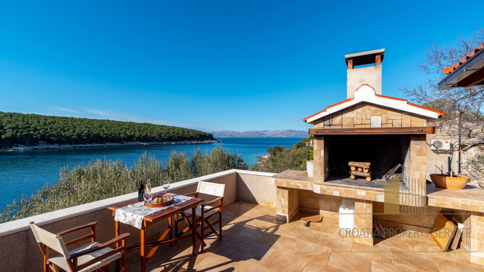 First row to the sea – beautiful renovated house with terrace and pier, Korčula!