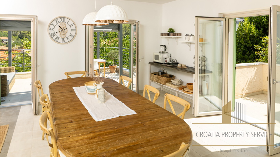 Hvar, Vrboska - nova vila s terasami, bazenom in parkirnim mestom 70 m od morja!