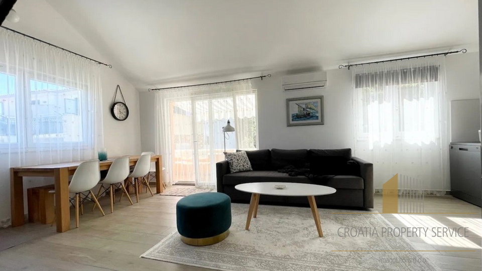 Beautiful three-room duplex apartment with a sea view – Šolta, Stomorska!