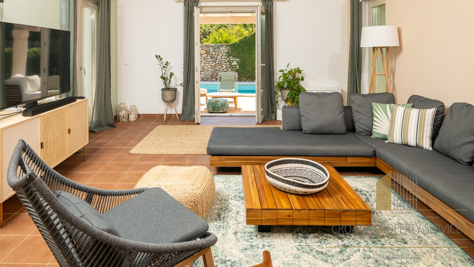 Hvar, Vrboska - nova vila s terasami, bazenom in parkirnim mestom 70 m od morja!