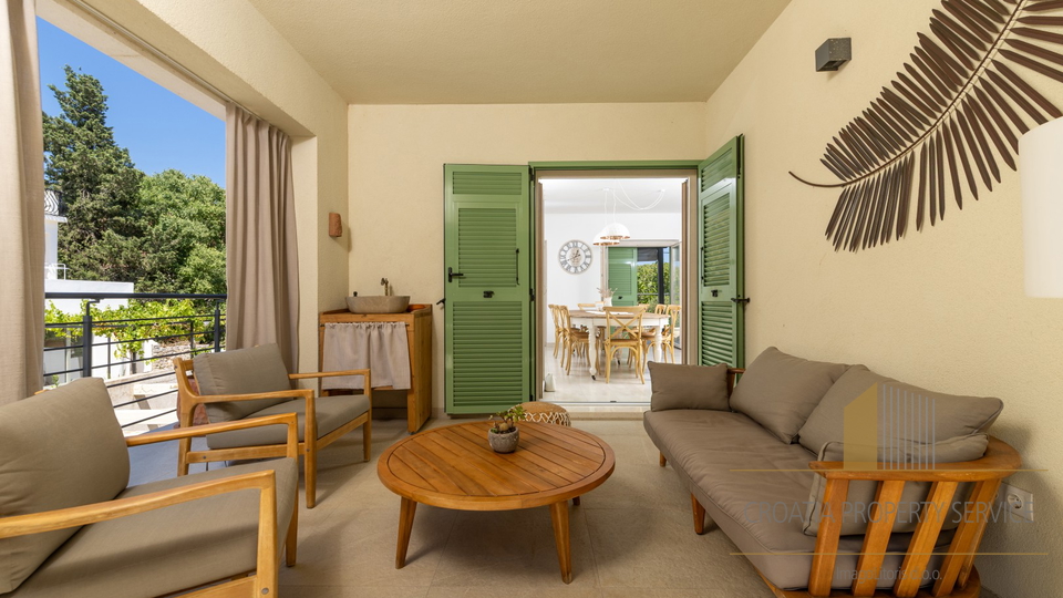 Hvar, Vrboska - nova vila s terasami, bazenom in parkirnim mestom 70 m od morja!