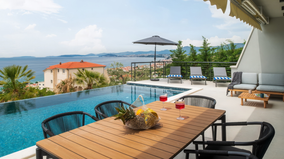 Luxury villa with panoramic sea views near Split&excl;