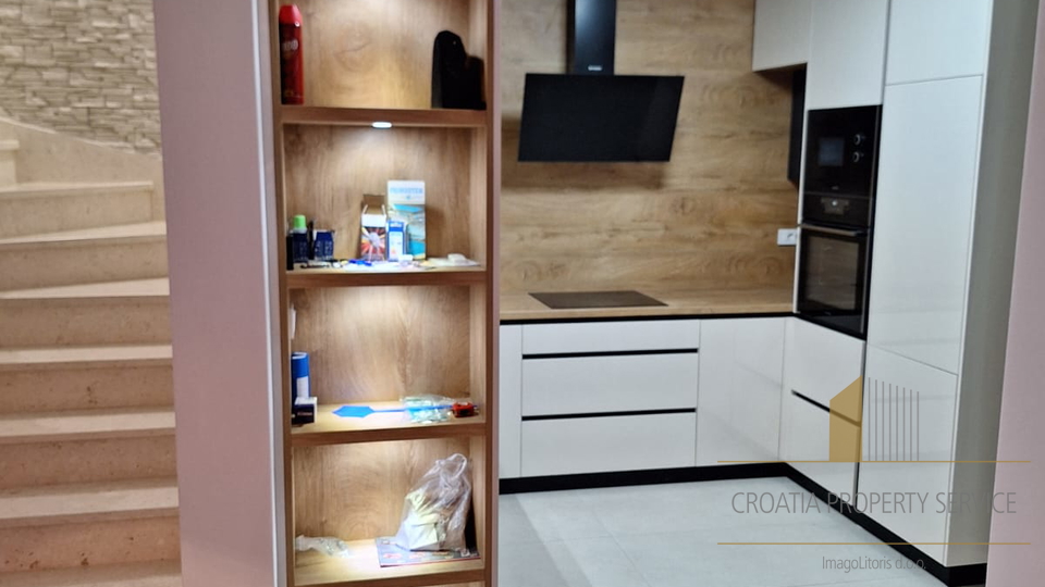 Luksuzna mediteranska vila s pogledom na more – Primošten!