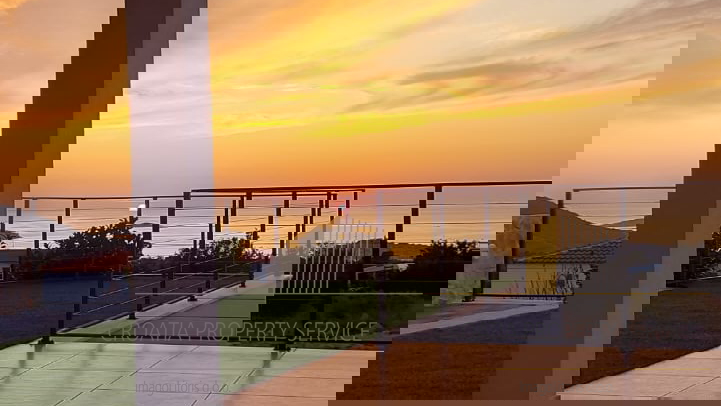 Luksuzna mediteranska vila s pogledom na more – Primošten!