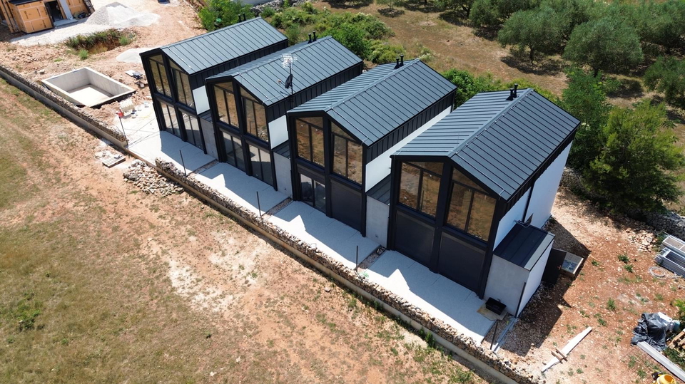 Nova moderna ku&cacute;a u Zatonu&colon; savr&scaron;eni spoj luksuza i prirode&excl;