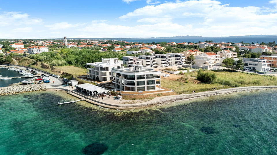 Luksuzni penthouse v novogradnji v prvem vrsti do pla&zcaron;e &ndash; Privlaka&excl;