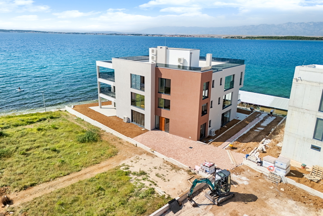 Luxury two-story apartment with garden, first row to the beach – Privlaka!