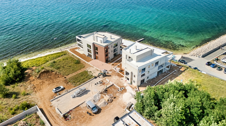 Luksuzni penthouse v novogradnji v prvem vrsti do pla&zcaron;e &ndash; Privlaka&excl;
