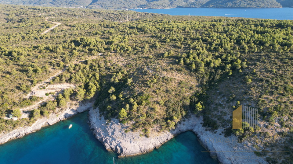 Agricultural land first row by the sea, 14,000 m² - Island of Hvar!