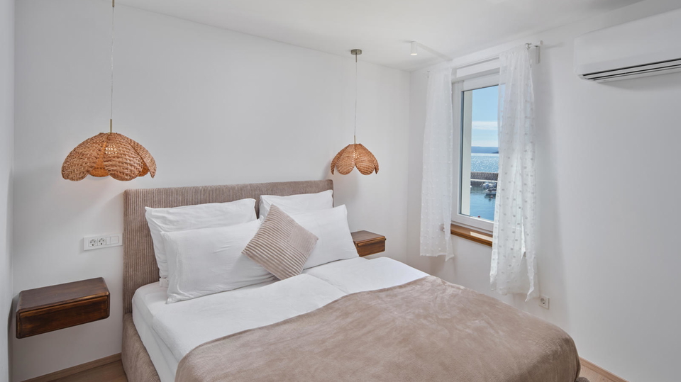 Einzigartiges luxuri&ouml;ses Haus in erster Meereslinie im Herzen von Ka&scaron;tel Novi&excl;