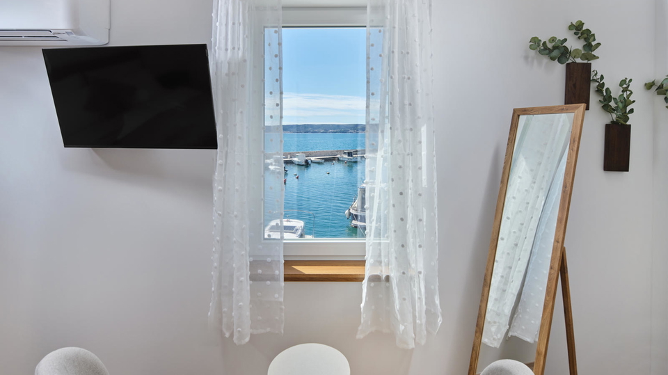 Einzigartiges luxuri&ouml;ses Haus in erster Meereslinie im Herzen von Ka&scaron;tel Novi&excl;