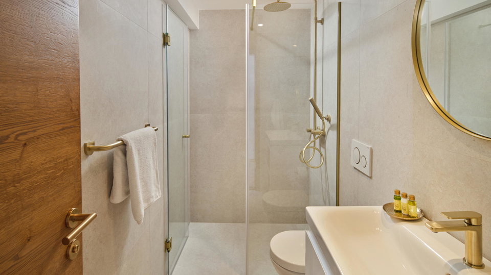 Einzigartiges luxuri&ouml;ses Haus in erster Meereslinie im Herzen von Ka&scaron;tel Novi&excl;