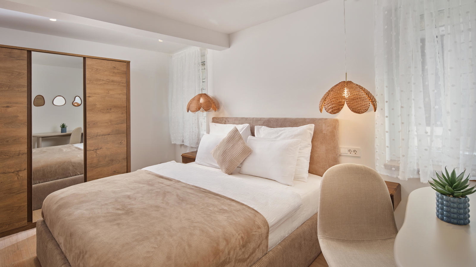 Einzigartiges luxuri&ouml;ses Haus in erster Meereslinie im Herzen von Ka&scaron;tel Novi&excl;