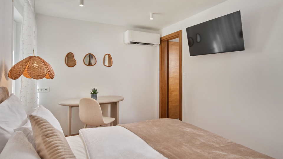 Einzigartiges luxuri&ouml;ses Haus in erster Meereslinie im Herzen von Ka&scaron;tel Novi&excl;