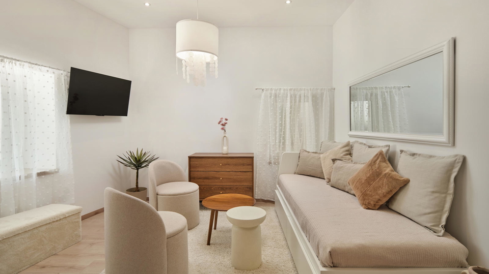 Einzigartiges luxuri&ouml;ses Haus in erster Meereslinie im Herzen von Ka&scaron;tel Novi&excl;