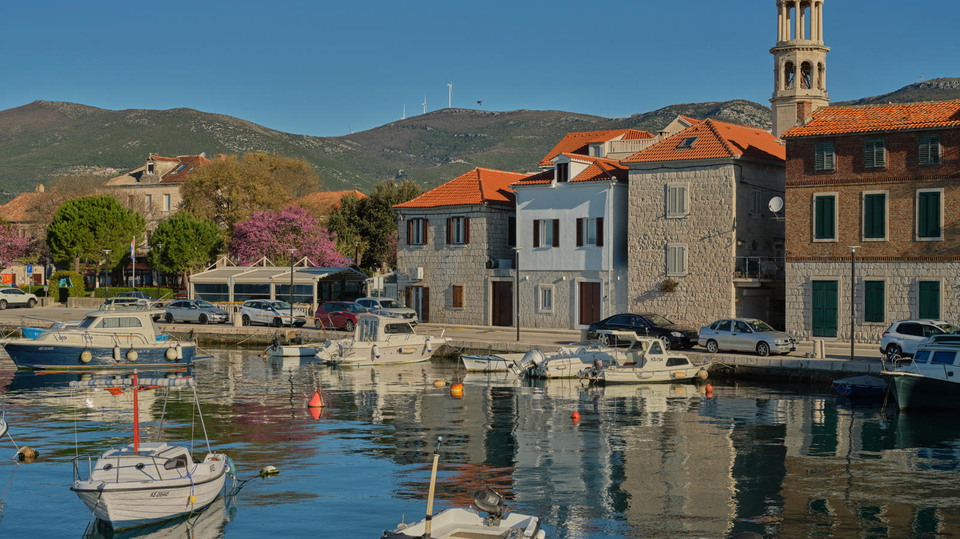 Einzigartiges luxuri&ouml;ses Haus in erster Meereslinie im Herzen von Ka&scaron;tel Novi&excl;