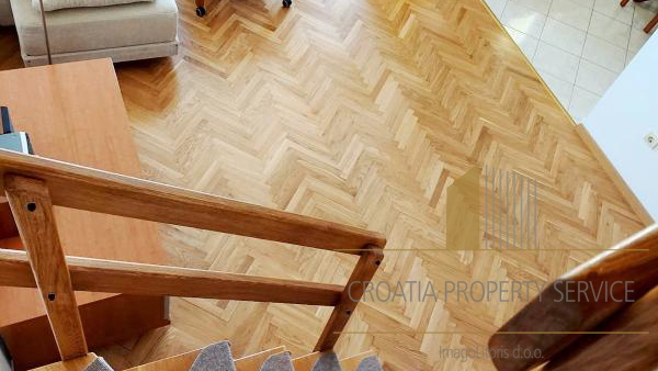 Geräumige Maisonettewohnung mit 79 m² in einer ruhigen Gegend von Makarska!