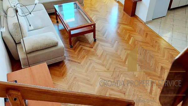 Geräumige Maisonettewohnung mit 79 m² in einer ruhigen Gegend von Makarska!