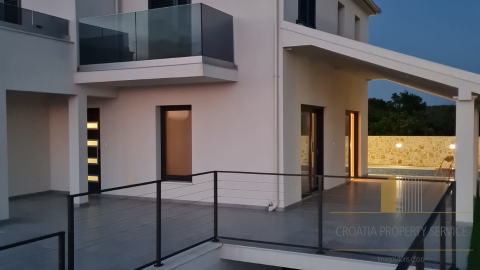 Luksuzna mediteranska vila s pogledom na more – Primošten!