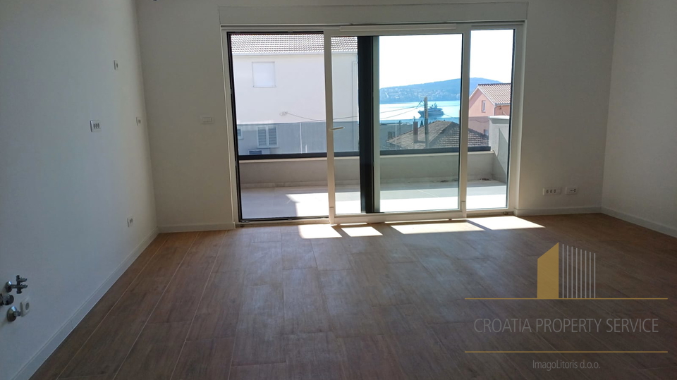 Three-bedroom apartment in a luxurious new building in Seget, just 200 meters from the sea!
