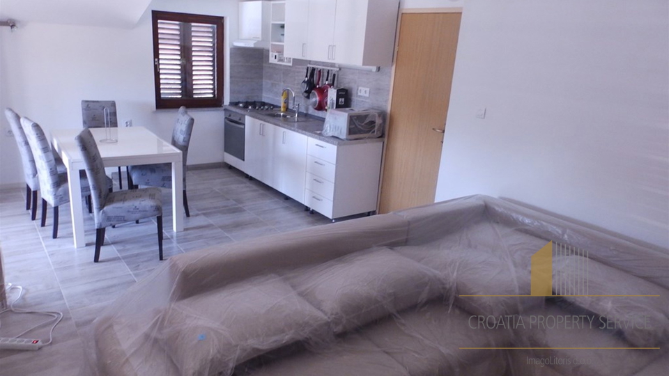 Apartmajska hiša s bazenom 650 m od morja – Zaton, Šibenik