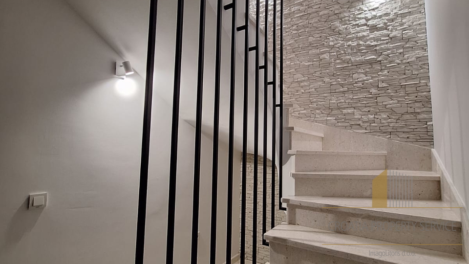 Luksuzna mediteranska vila s pogledom na more – Primošten!