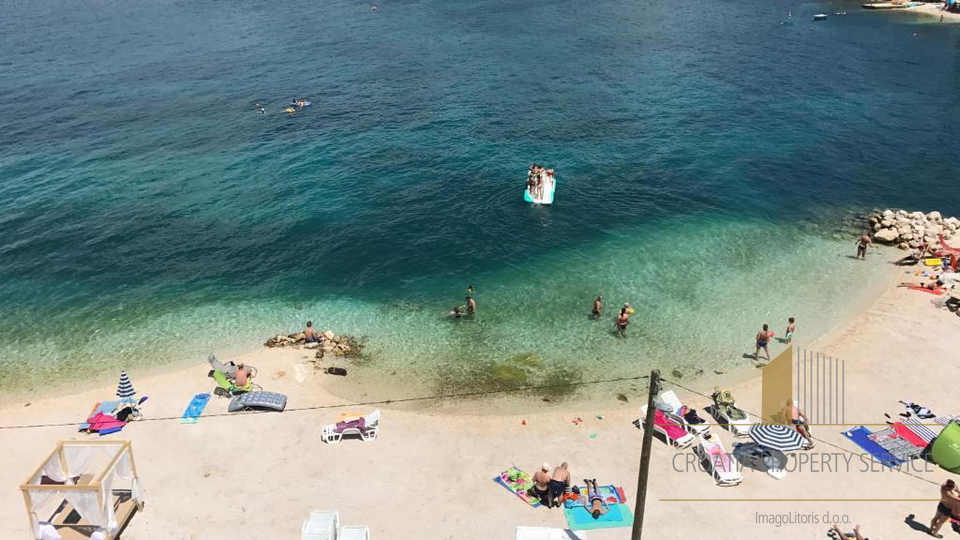 Two-bedroom apartment in an exclusive location by the beach - Okrug Gornji, Čiovo!