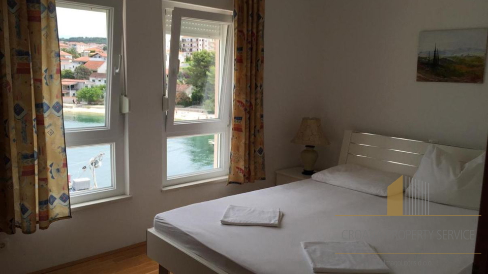 Two-bedroom apartment in an exclusive location by the beach - Okrug Gornji, Čiovo!