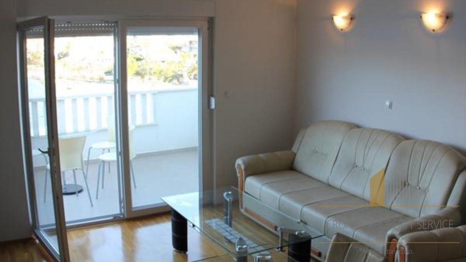 Two-bedroom apartment in an exclusive location by the beach - Okrug Gornji, Čiovo!