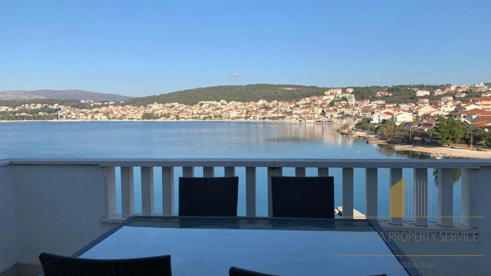 Two-bedroom apartment in an exclusive location by the beach - Okrug Gornji, Čiovo!