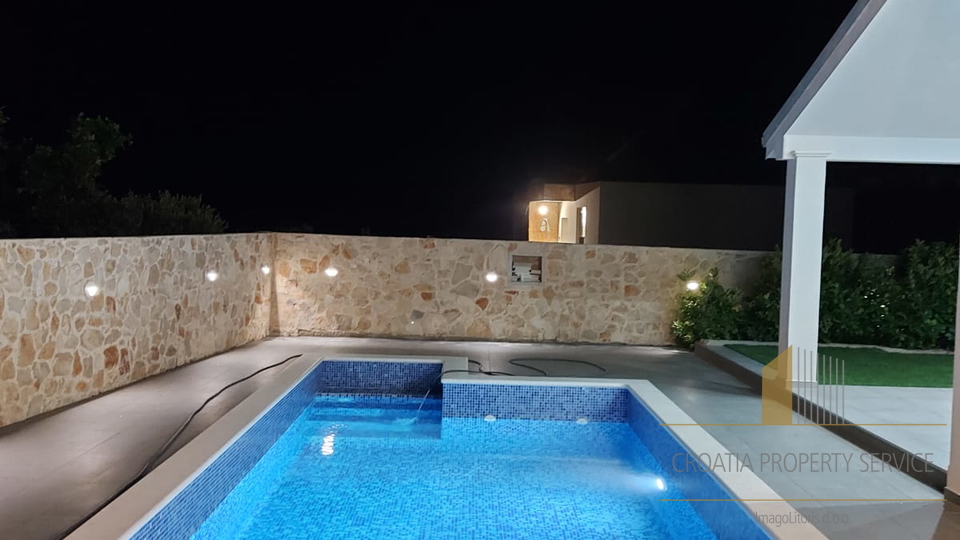 Luksuzna mediteranska vila s pogledom na more – Primošten!