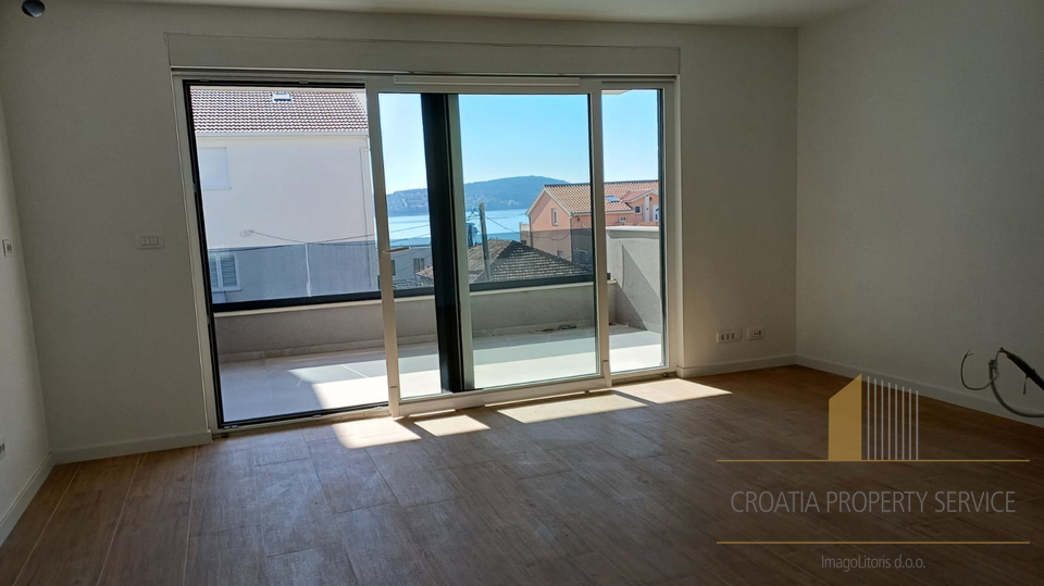 Three-bedroom apartment in a luxurious new building in Seget, just 200 meters from the sea!