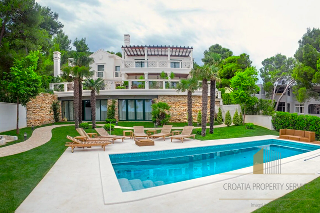 Luksuzna kamnita vila ob morju z bazenom in SPA cono – Čiovo!