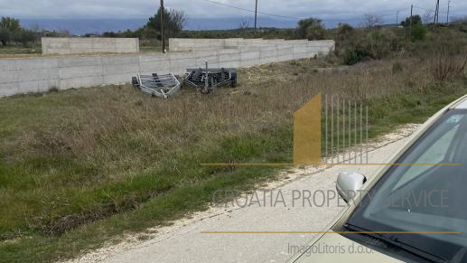 Building land near Zadar – 450 m², only 70 m from the sea!
