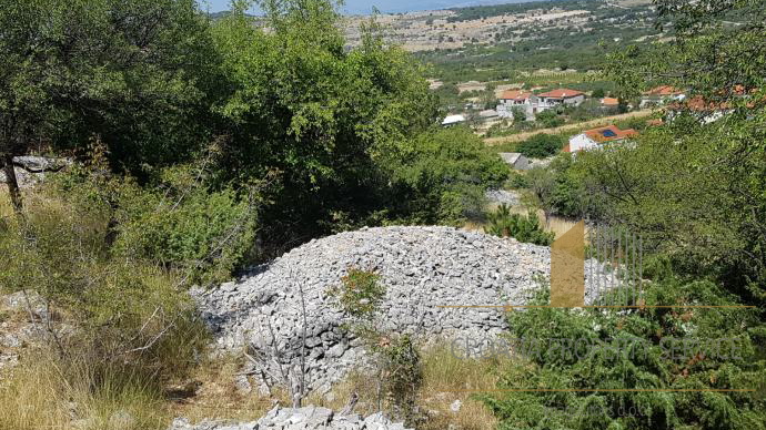 Excellent opportunity – Building land on the island of Brač, Nerežišća – 2,342 m2!