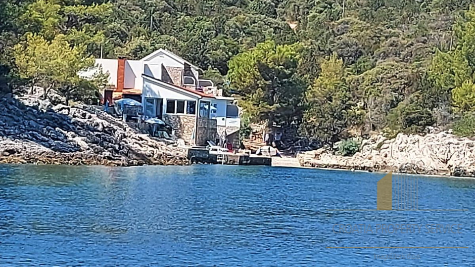 Exceptional building land by the sea in Hvar – Ideal for tourist development!