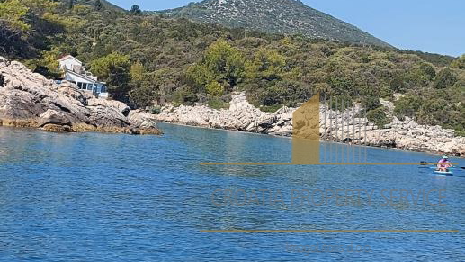 Exceptional building land by the sea in Hvar – Ideal for tourist development!
