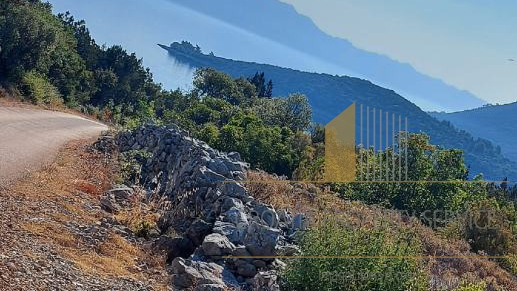 Exceptional building land by the sea in Hvar – Ideal for tourist development!