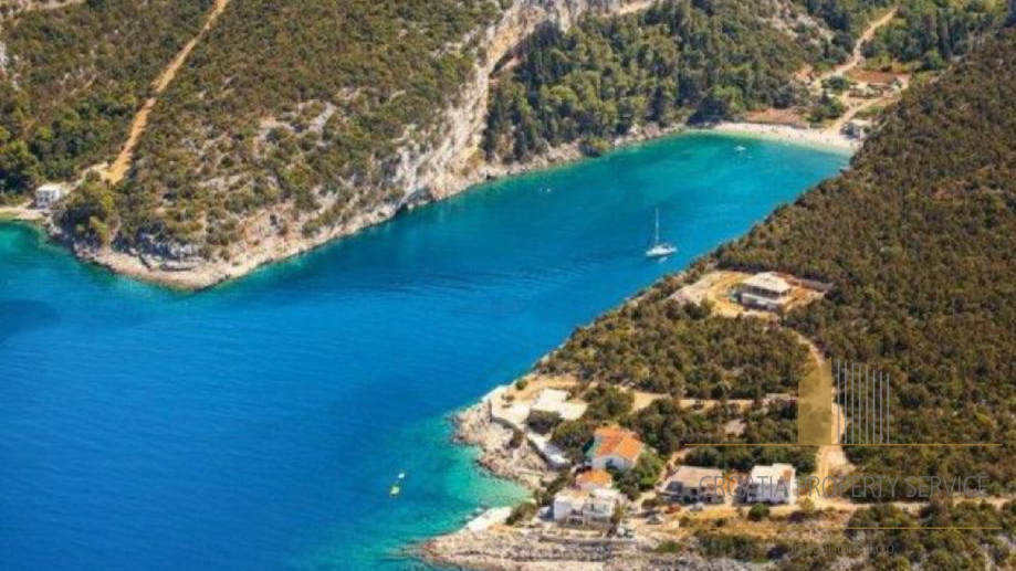 Exceptional building land by the sea in Hvar – Ideal for tourist development!