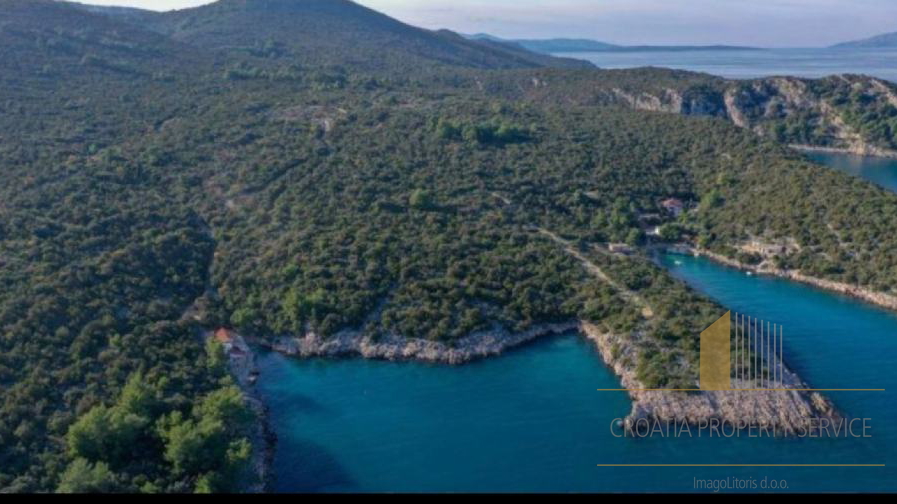 Exceptional building land by the sea in Hvar – Ideal for tourist development!