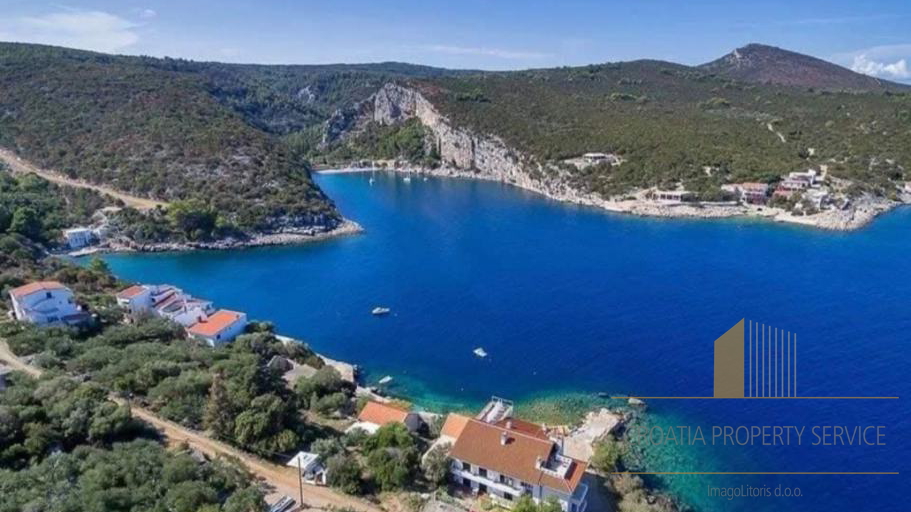 Exceptional building land by the sea in Hvar – Ideal for tourist development!