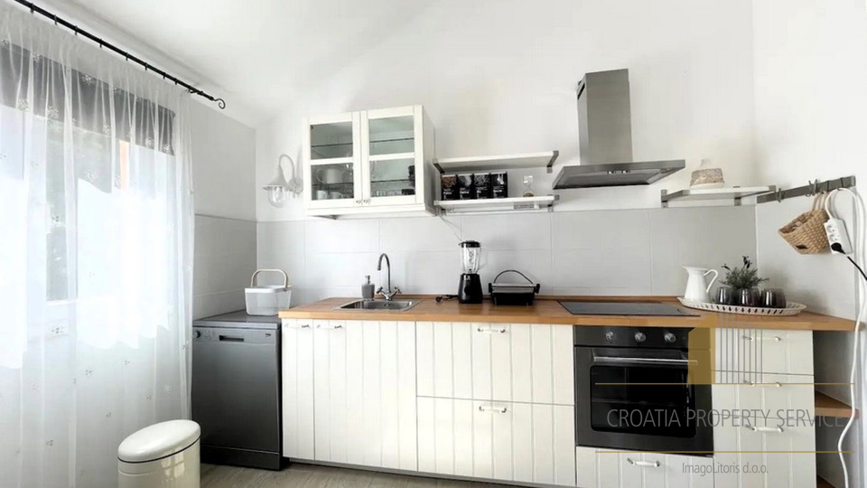 Beautiful three-room duplex apartment with a sea view – Šolta, Stomorska!