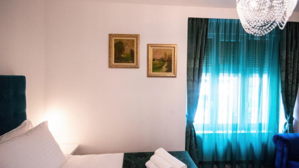 Luksuzni buti&ccaron;ni hotel v centru Splita&excl;