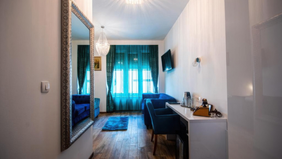 Luksuzni buti&ccaron;ni hotel v centru Splita&excl;