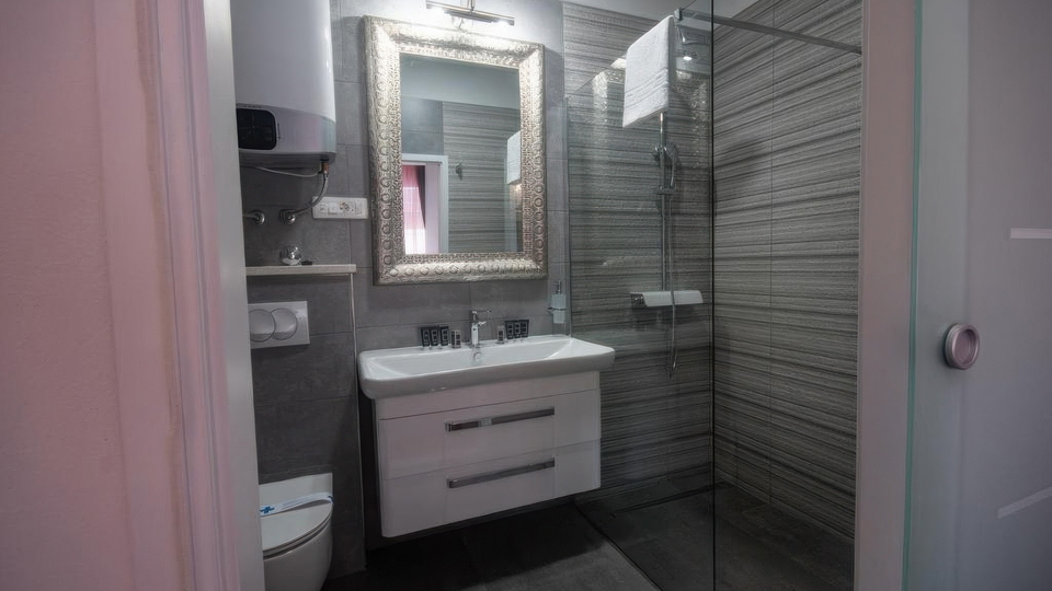 Luksuzni buti&ccaron;ni hotel v centru Splita&excl;