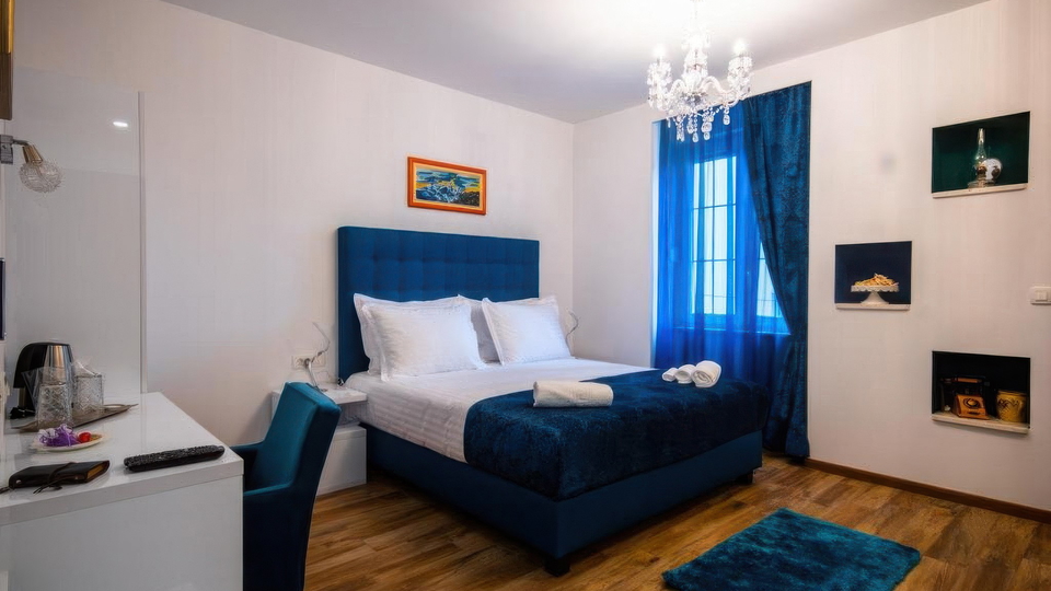 Luksuzni buti&ccaron;ni hotel v centru Splita&excl;