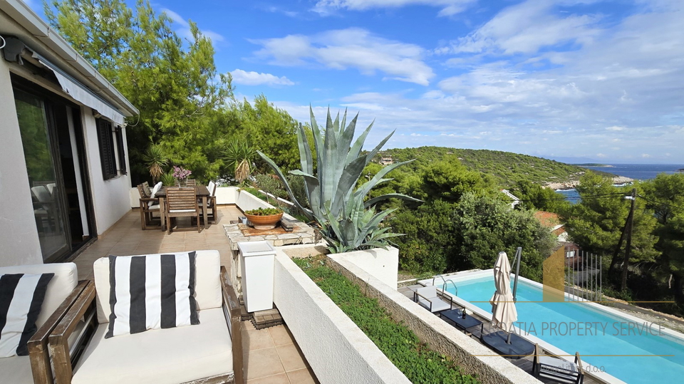 Beautiful house with a swimming pool and open sea view - Vis, Brgujac!