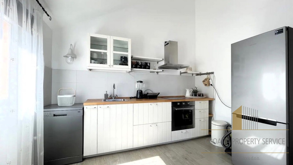 Beautiful three-room duplex apartment with a sea view – Šolta, Stomorska!