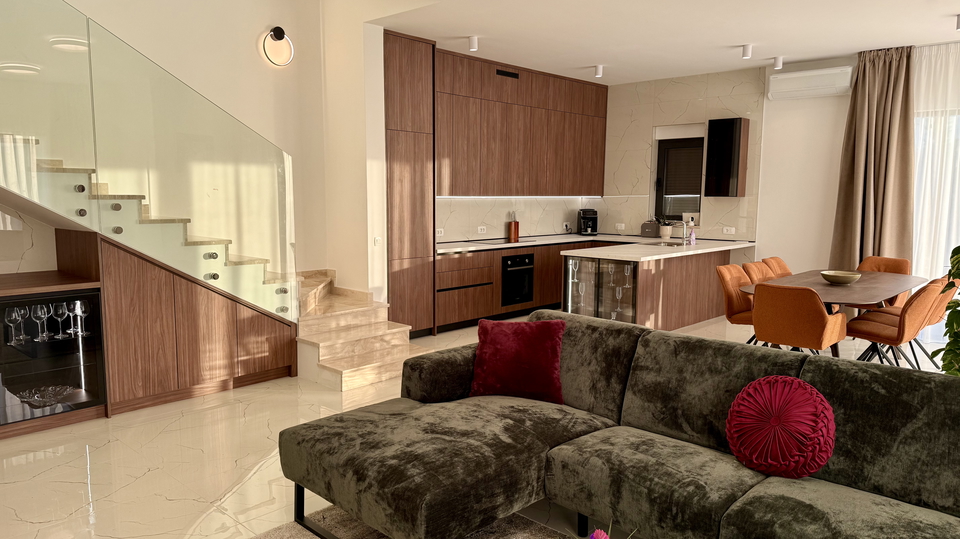 Luxusvilla mit wundersch&ouml;nem Meerblick in der N&auml;he von Rogoznica&excl;