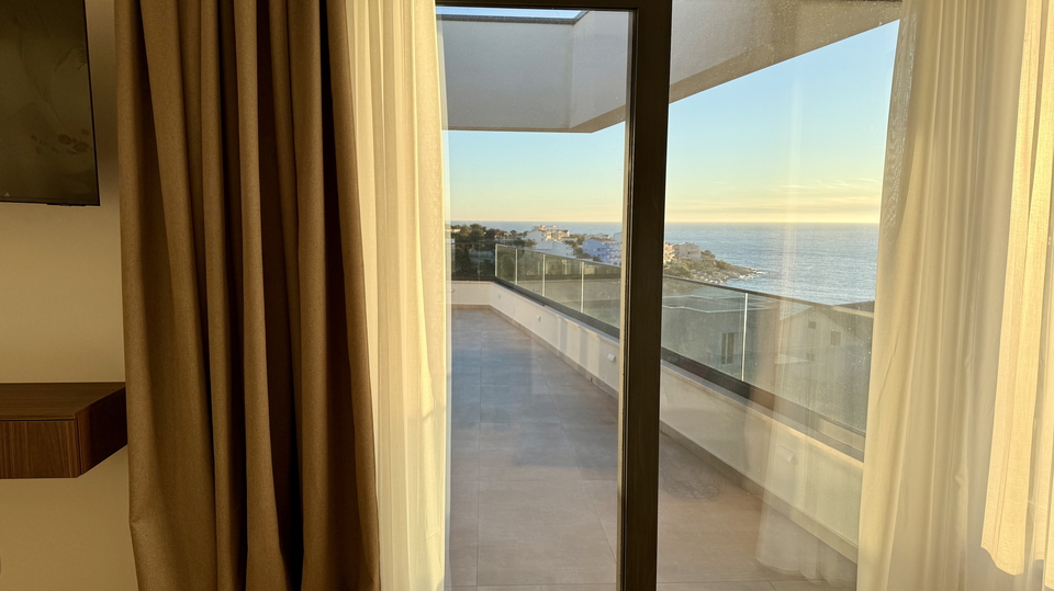 Luxusvilla mit wundersch&ouml;nem Meerblick in der N&auml;he von Rogoznica&excl;